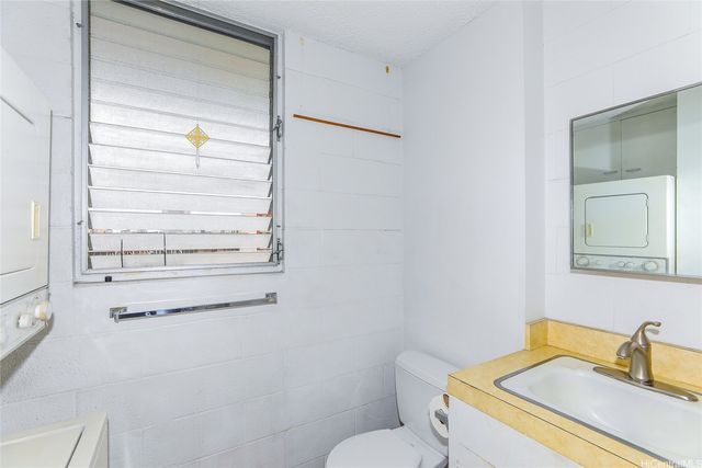 1525 Pensacola Street 302, Honolulu, HI 96822