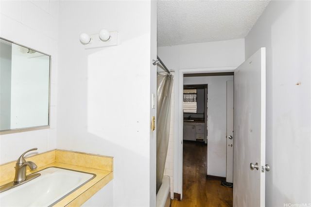 1525 Pensacola Street 302, Honolulu, HI 96822