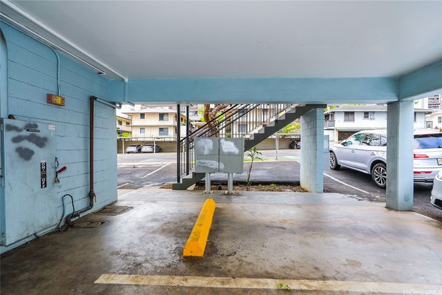 1525 Pensacola Street 302, Honolulu, HI 96822
