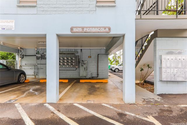 1525 Pensacola Street 302, Honolulu, HI 96822
