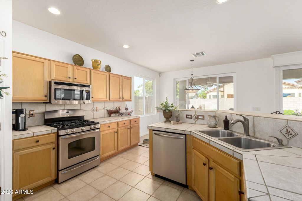 Image 19 of property listing at 2612 E TORREY PINES Lane, Chandler, AZ 85249