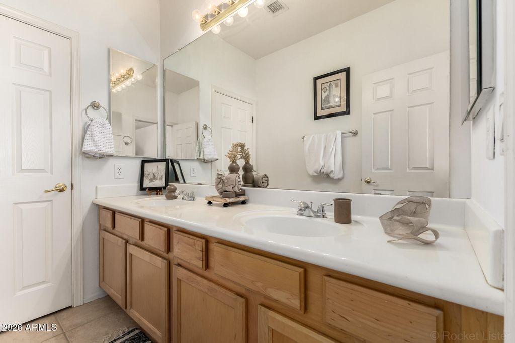 Image 37 of property listing at 2612 E TORREY PINES Lane, Chandler, AZ 85249