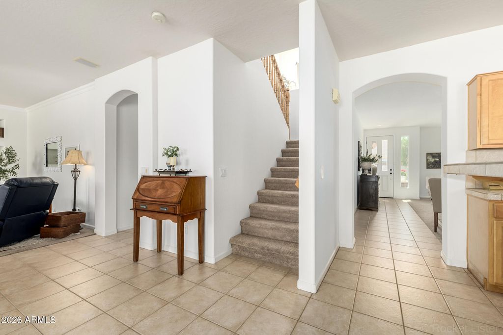 Image 6 of property listing at 2612 E TORREY PINES Lane, Chandler, AZ 85249