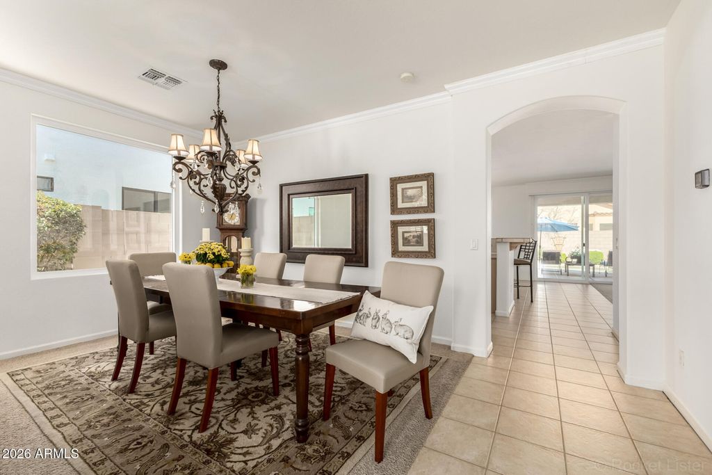 Image 9 of property listing at 2612 E TORREY PINES Lane, Chandler, AZ 85249