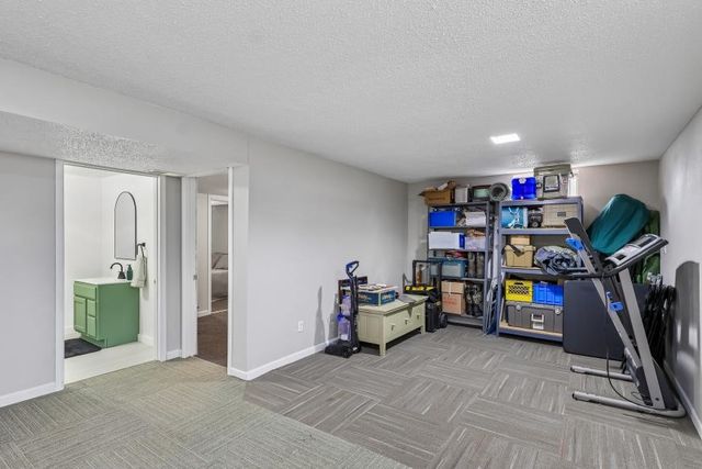 1525 W Detroit Avenue, Indianola, IA 50125