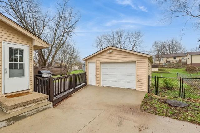 1525 W Detroit Avenue, Indianola, IA 50125