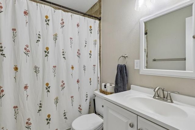 1525 W Detroit Avenue, Indianola, IA 50125