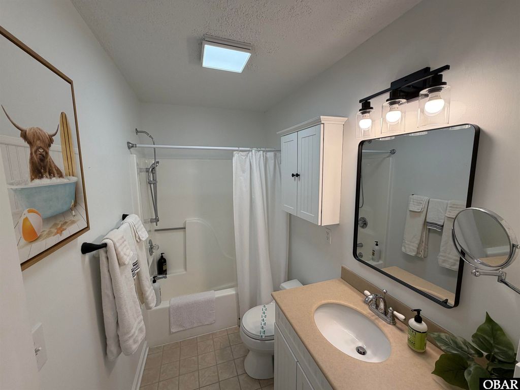 Image 17 of property listing at 514 Pirates Way # 514B, Manteo, NC 27958