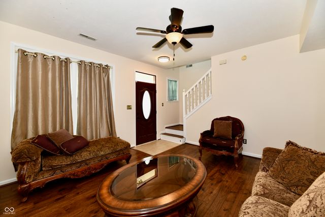 13048 Ross Crossing, Fishers, IN 46038