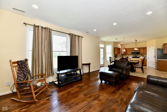 13048 Ross Crossing, Fishers, IN 46038
