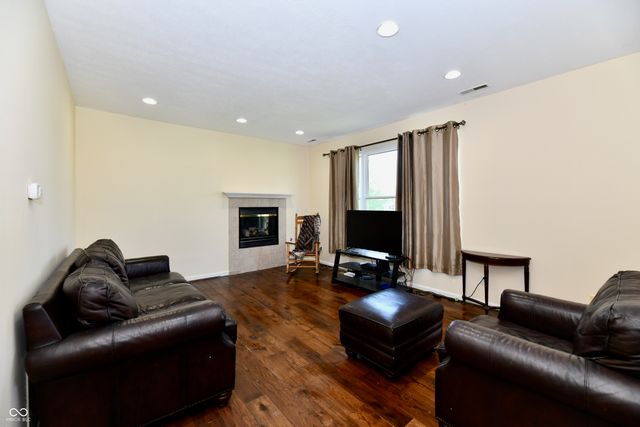 13048 Ross Crossing, Fishers, IN 46038