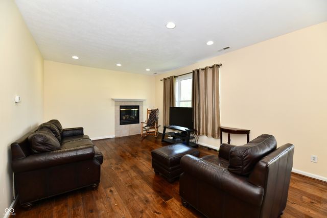 13048 Ross Crossing, Fishers, IN 46038