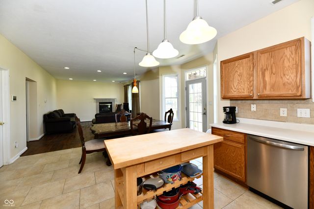 13048 Ross Crossing, Fishers, IN 46038