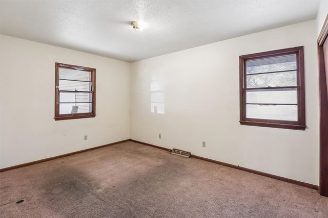 8 E Emma Avenue, Des Moines, IA 50315