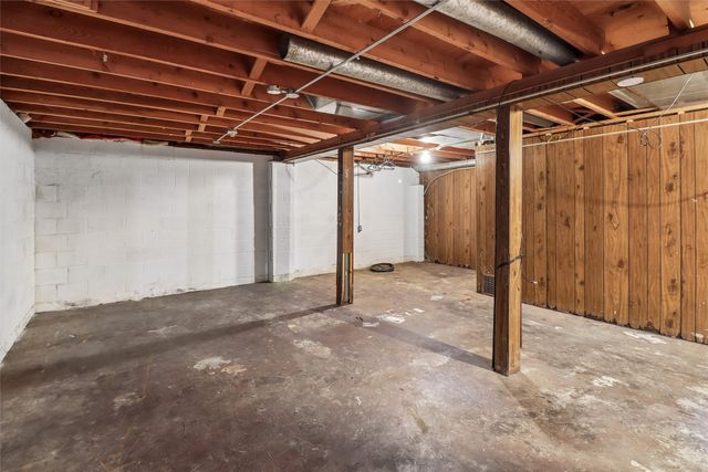 8 E Emma Avenue, Des Moines, IA 50315