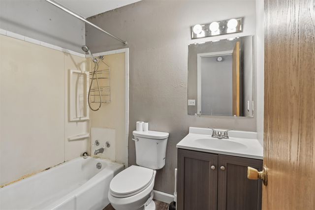 8 E Emma Avenue, Des Moines, IA 50315