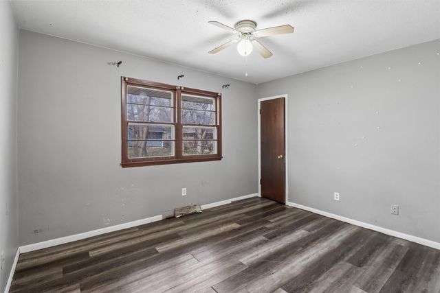 8 E Emma Avenue, Des Moines, IA 50315