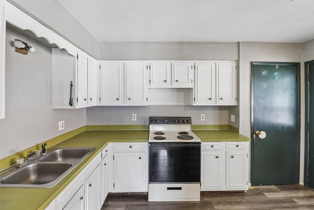 8 E Emma Avenue, Des Moines, IA 50315