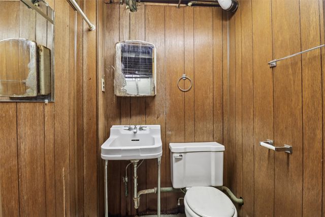 8 E Emma Avenue, Des Moines, IA 50315