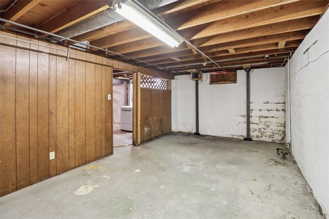 8 E Emma Avenue, Des Moines, IA 50315