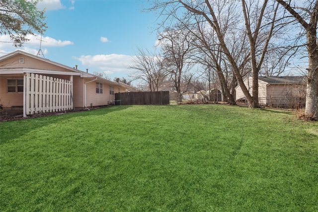 8 E Emma Avenue, Des Moines, IA 50315