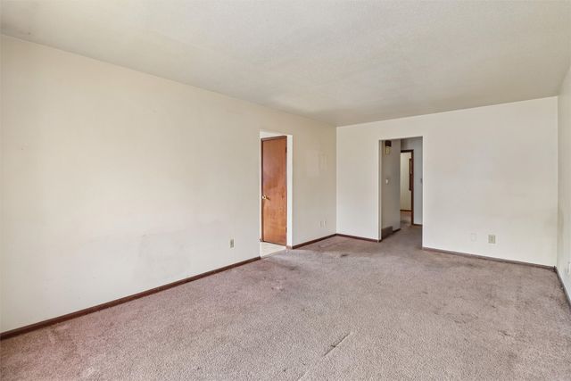 8 E Emma Avenue, Des Moines, IA 50315