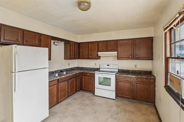 8 E Emma Avenue, Des Moines, IA 50315