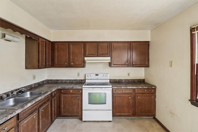 8 E Emma Avenue, Des Moines, IA 50315