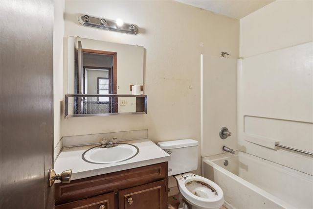 8 E Emma Avenue, Des Moines, IA 50315