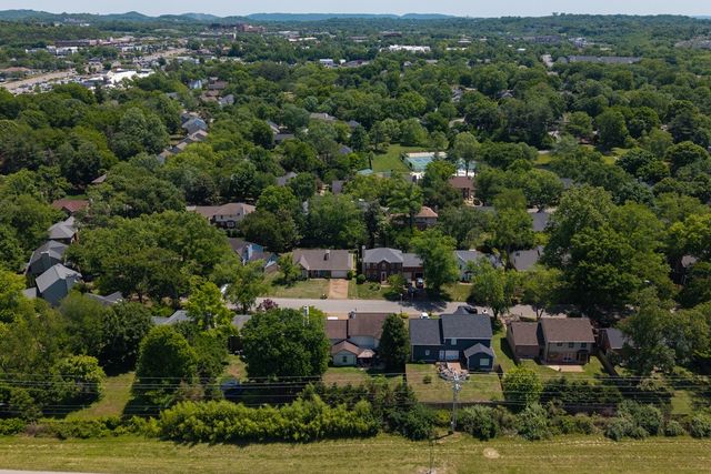 518 Maplegrove Dr, Franklin, TN 37064
