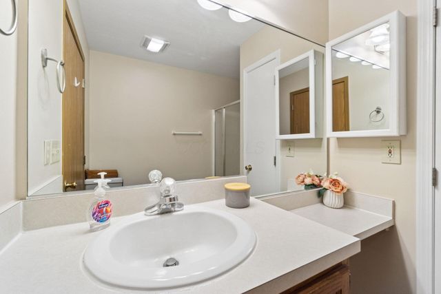 7830 Meadowlark Lane S, Reynoldsburg, OH 43068