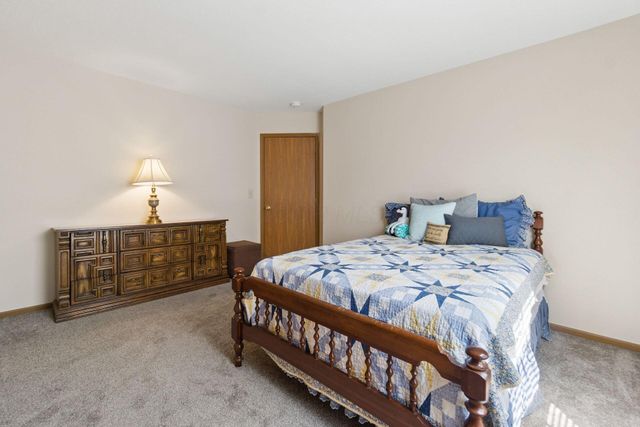 7830 Meadowlark Lane S, Reynoldsburg, OH 43068