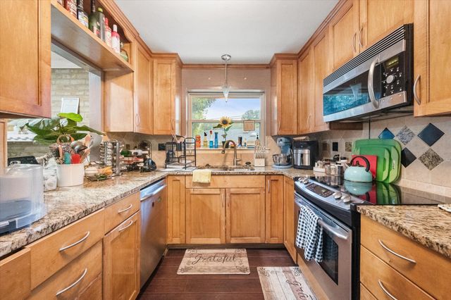 802 Crest Oak Court, Arlington, TX 76012