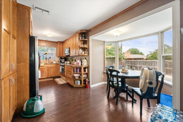 802 Crest Oak Court, Arlington, TX 76012
