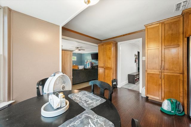 802 Crest Oak Court, Arlington, TX 76012
