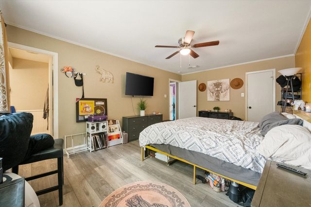 802 Crest Oak Court, Arlington, TX 76012