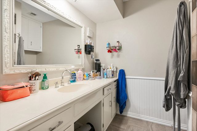 802 Crest Oak Court, Arlington, TX 76012