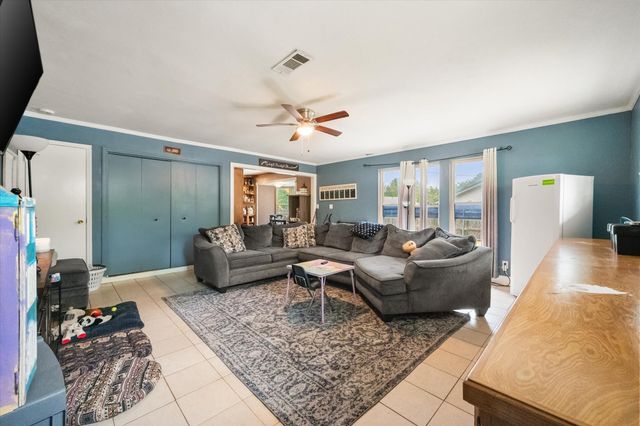 802 Crest Oak Court, Arlington, TX 76012