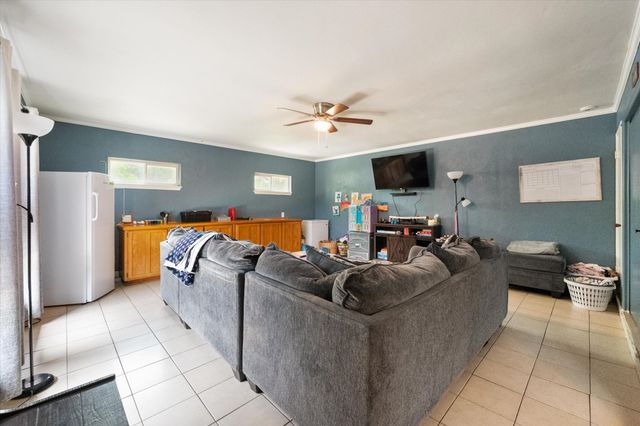 802 Crest Oak Court, Arlington, TX 76012