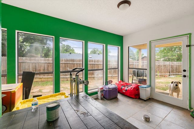 802 Crest Oak Court, Arlington, TX 76012