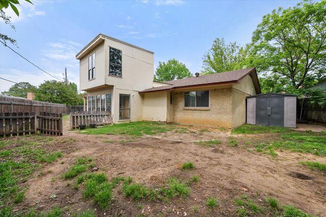 802 Crest Oak Court, Arlington, TX 76012