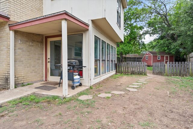 802 Crest Oak Court, Arlington, TX 76012