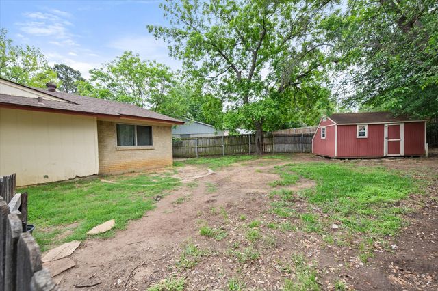 802 Crest Oak Court, Arlington, TX 76012