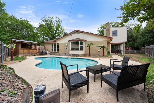802 Crest Oak Court, Arlington, TX 76012
