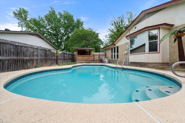 802 Crest Oak Court, Arlington, TX 76012