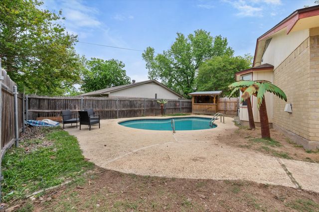 802 Crest Oak Court, Arlington, TX 76012