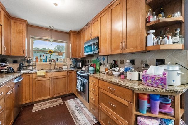 802 Crest Oak Court, Arlington, TX 76012