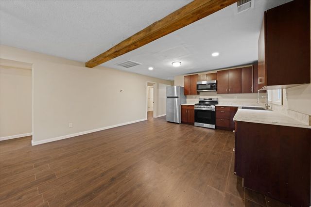 209 Smith Ave, Hohenwald, TN 38462