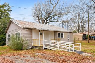 209 Smith Ave, Hohenwald, TN 38462
