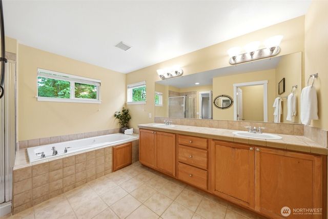 24750 NE 3rd Place, Sammamish, WA 98074